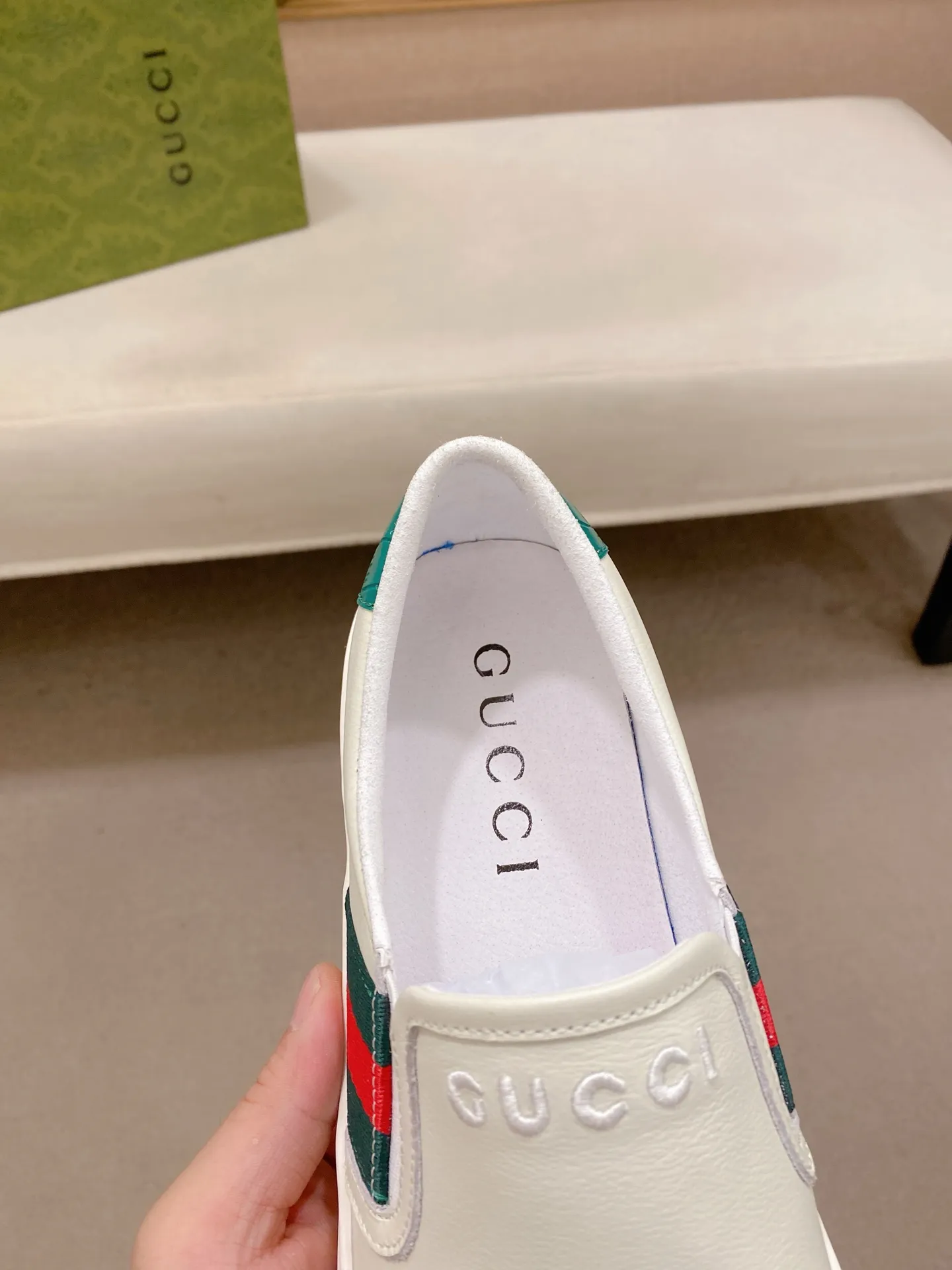 Men's shoes 💰 462💰The new GUCCI (Gucci) counters are launched simultaneously. The new men's shoes, 😘fabrics are selected from imported cowhide, and the lining is sheepskin lining. 👍🏿 High-end ☄️ air-cushion molded anti-slip rubber outsole, exquisite lines, simple and elegant, comfortable and high-end for leisure travel. Code number: 38 to 44 (45 can be customized and cannot be returned or exchanged)